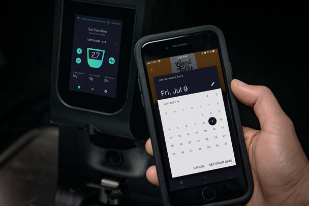 LUCCA Atom 75 Espresso Grinder, iphone app - lifestyle
